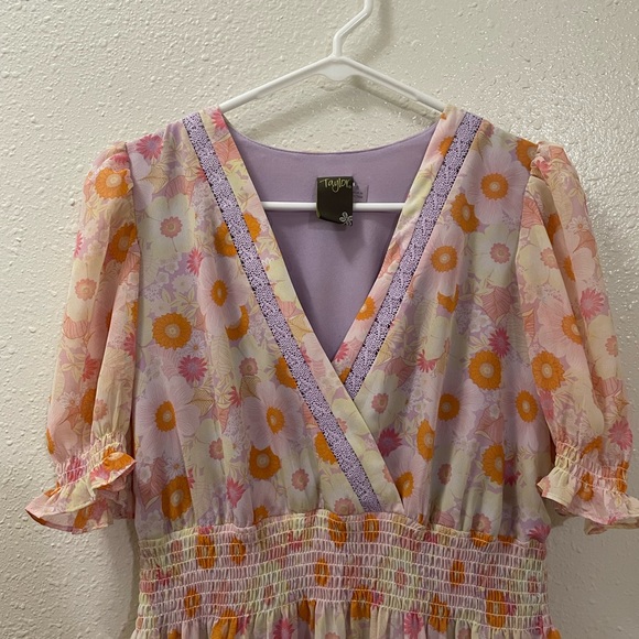 Retro Style Flower Dress - Picture 3 of 4